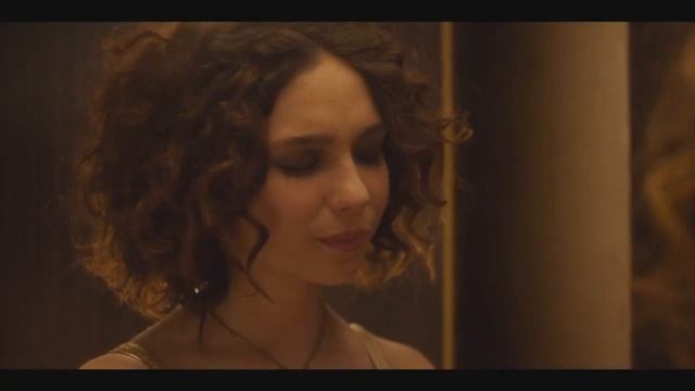 The Undoing 1x01 - Elena kisses Grace Nicole Kidman  Matilda De Angelis