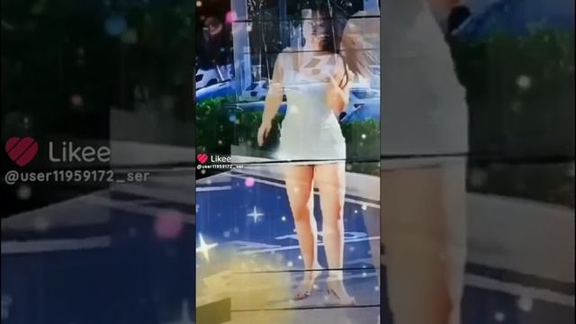 Девушка исполняет танец шентье.