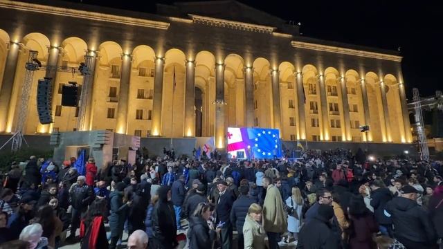 Очередная акция протеста против результатов парламентских выборов  у здания парламента в центре ...