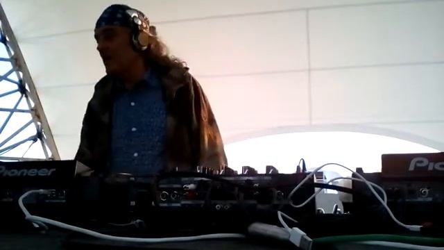 DJ DeribaZ.