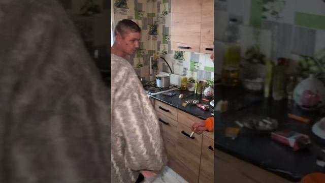 ИРИШКА ЧИКИ ПИКИ НЕ РАДА НЕЗВАНЫМ ГОСТЯМ!