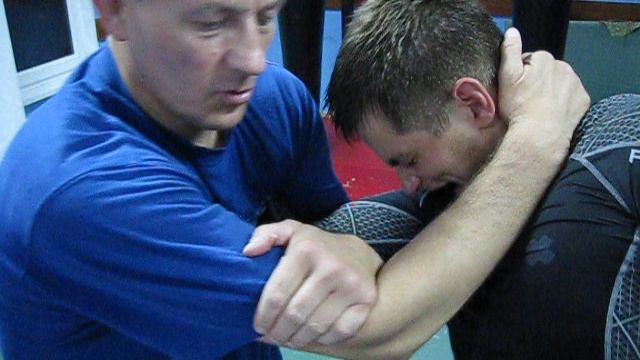 2016 год. Выход на болевой контроль руки без использования захвата за одежду.