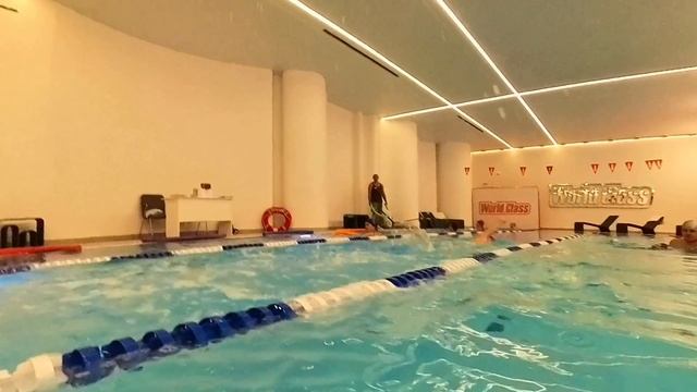 Сьемка в бассейне - авабокс подводный бокс для Insta360 X3