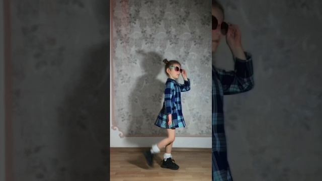 дольче и габана , Алиса и дружба