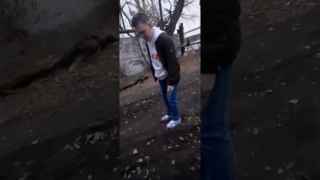 Белые кроссовки против грязи #рек #саратов #кроссовки #найк #осень #грязь