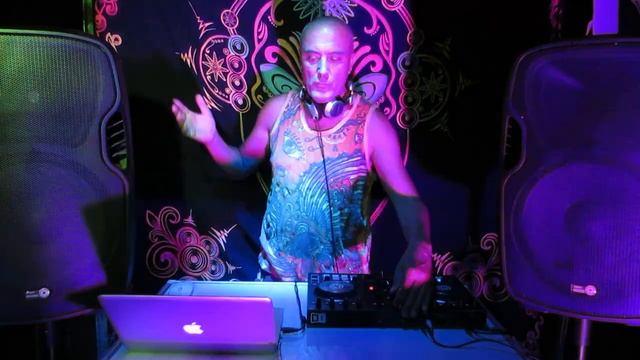 DJ DeribaZ.