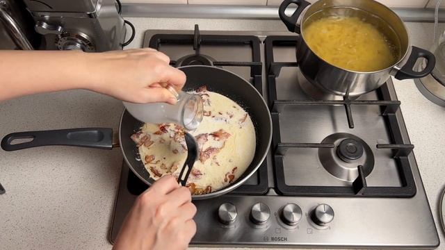 КАК ПРИГОТОВИТЬ МАКАРОНЫ С БЕКОНОМ СЛИВКАМИ И СЫРОМ? Вкусное, простое блюдо для ужина на скорую руку