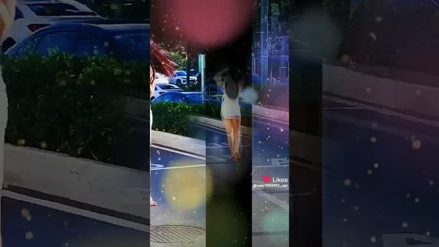 Девушка исполняет танец ашпенье.