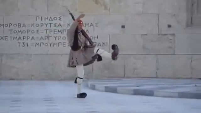 Evzones Athens--- One minute guide