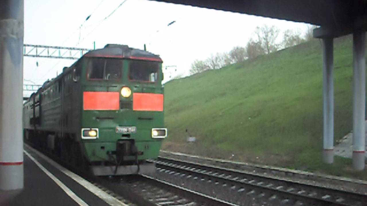 Тепловоз 2ТЭ10М-3544 в дождь.