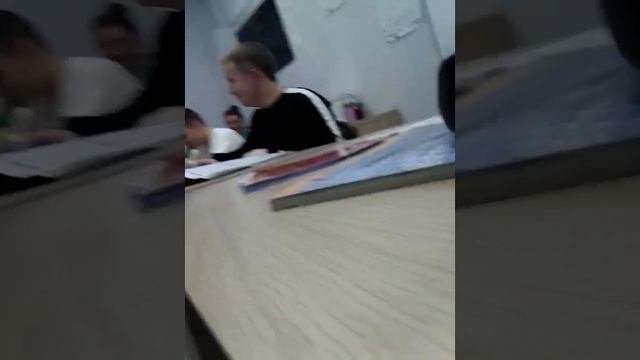 ТИМУР СМЕЕТСЯ НА УРОКЕ!