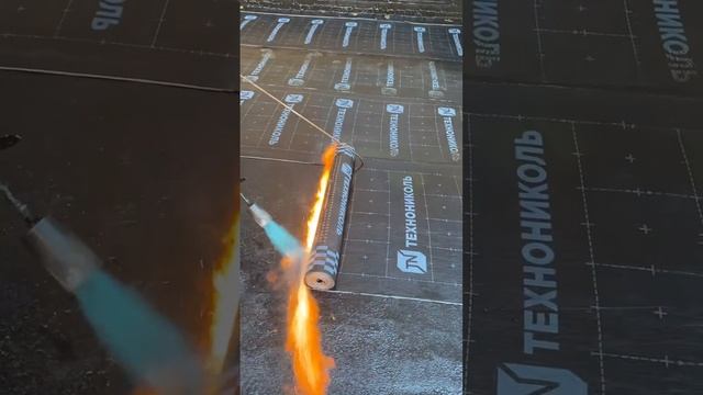 Монтаж плоской кровли - укладка Унифлекс ТПП #монтаж #кровля