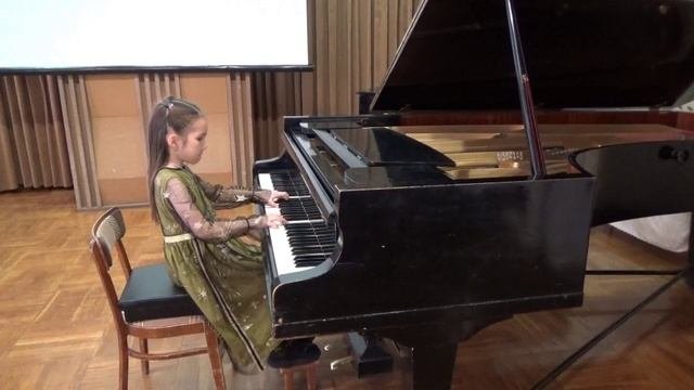 Дмитриева Милана, 2 класс, 9 лет, МБУДО "ДМШ №4" г. Кирова