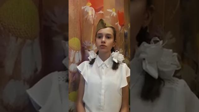 У обелиска