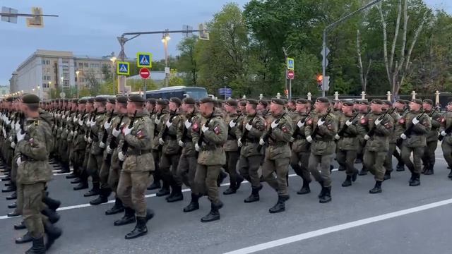 Группа крови» Цоя в исполнении парадной коробки курсантов при следовании на репетицию Парада Победы.