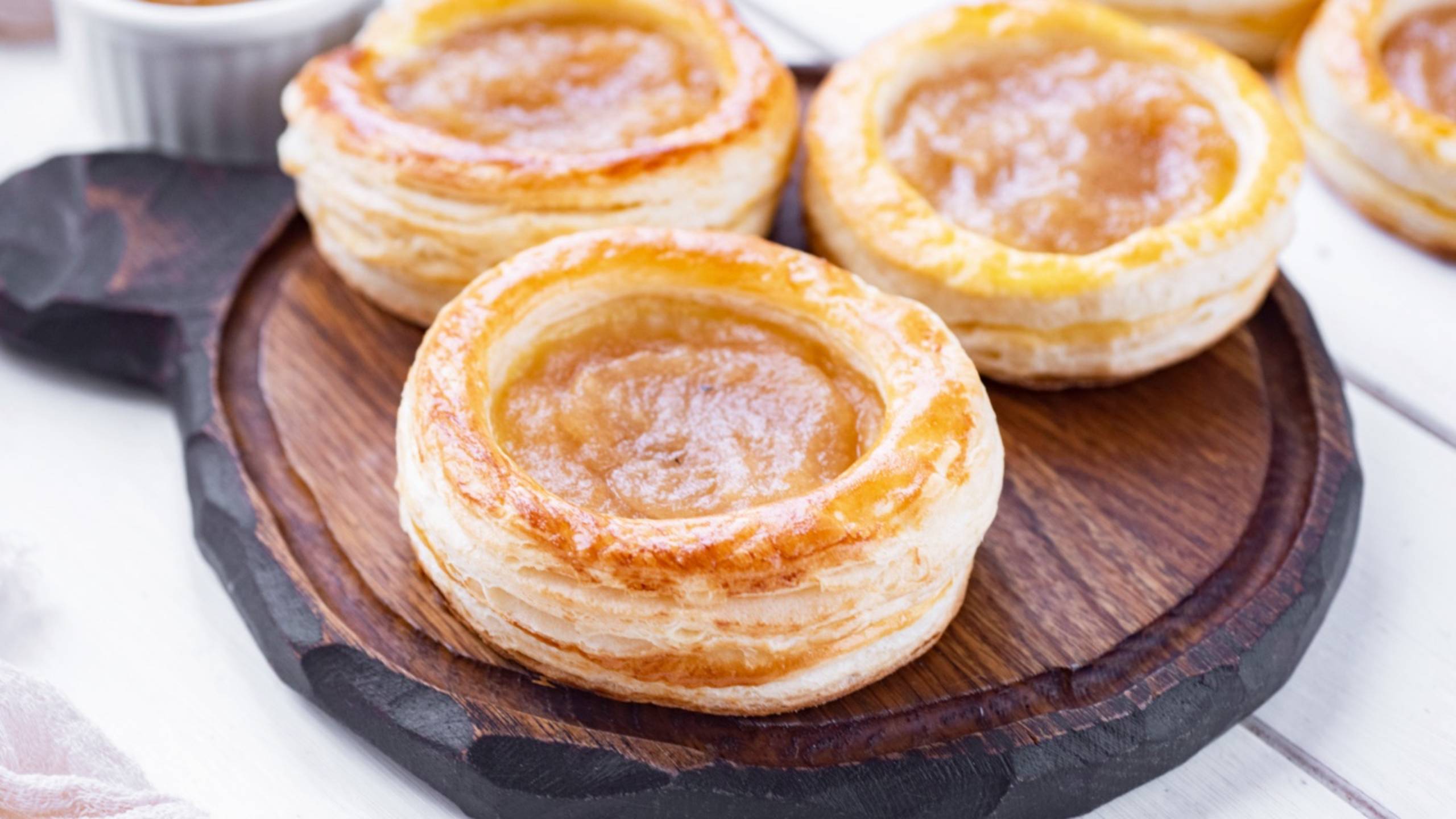 Как приготовить ватрушки из слоеного теста с повидлом? - самый простой рецепт из готового теста