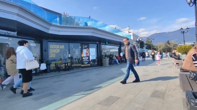 Что творится в Ялте Апрель 2022 Загораем )))Нанюхались цветов 🌹 ☕ 16.04.2022 г.