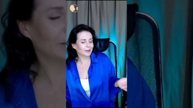Присаживайтесь поудобнее, сейчас будет весело #ораторскиекурсы #голос