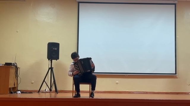 Файзулин Руслан исполняет обработку РНП "Светит месяц" Виктора Иванова