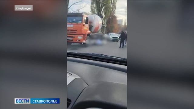 Два пешехода попали под колеса грузовика в Кисловодске
