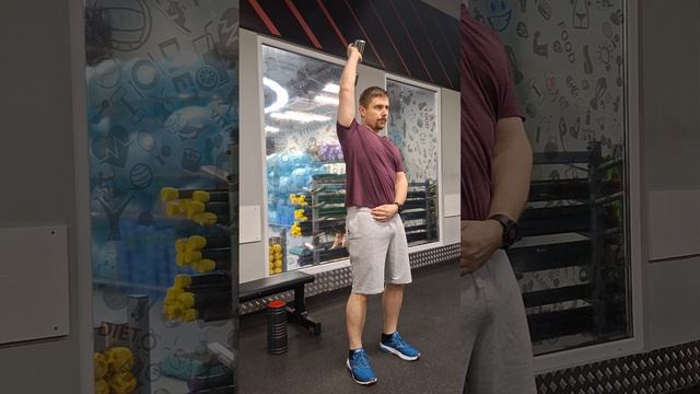 Французский жим с 1 гантелью стоя