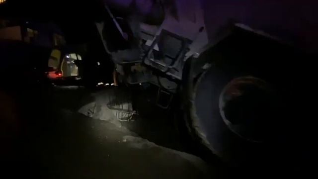 Спасатели Адлерского подразделения ЮРПСО деблокировали водителя, зажатого в салоне бетономешалки