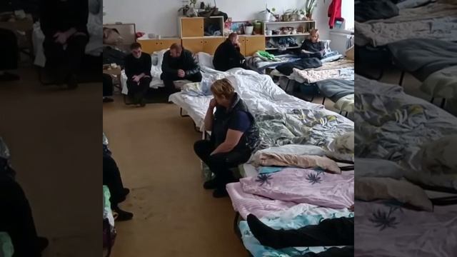 «Из подвала выйти нельзя. Это ад. Это рассказать нельзя, это надо только пережить». 
 
Селидово. ДНР