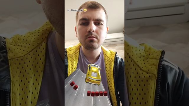 Еду на жёлтой тачке
