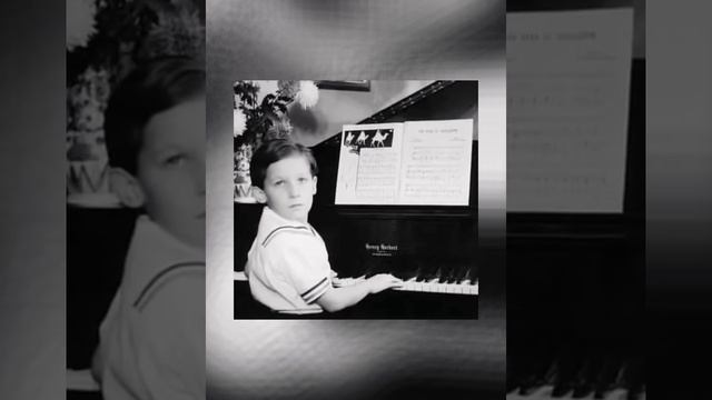 Beginnings. Impromtu N1 in E flat major by Frideric Chopin - young Glenn Gould ~1940..