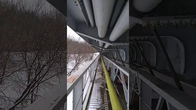 Аутентичное пространство под МОСТОМ 🌉 исследуем технический ходок под трубы.