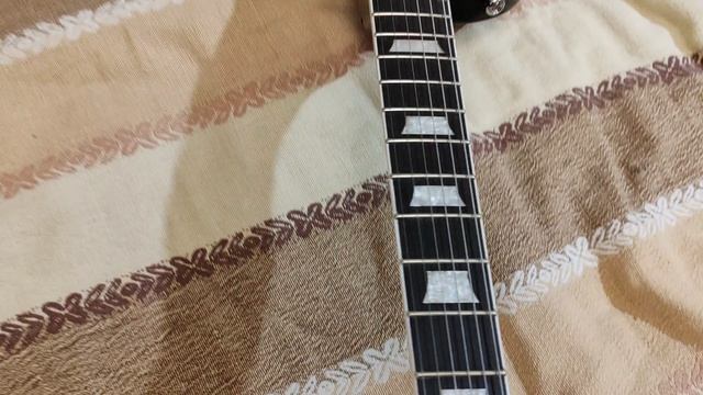 Чибсон Шрёдингера. Обзор реплики Gibson Les Paul, которая одновременно уценена и доработана.