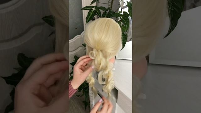 Простая, быстрая прическа своими руками низкий пучок с помощью жгутов. Hairstyle Wedding