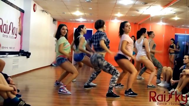TWERK. Катя Шошина и Lesssi Sochnaya.