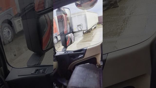 Самый первый раз, когда я припарковался на фуре с прицепом.
