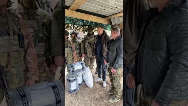 На Херсонщине, почти на СБО, передали бойцам гуманитарку и дали замечательный концерт.