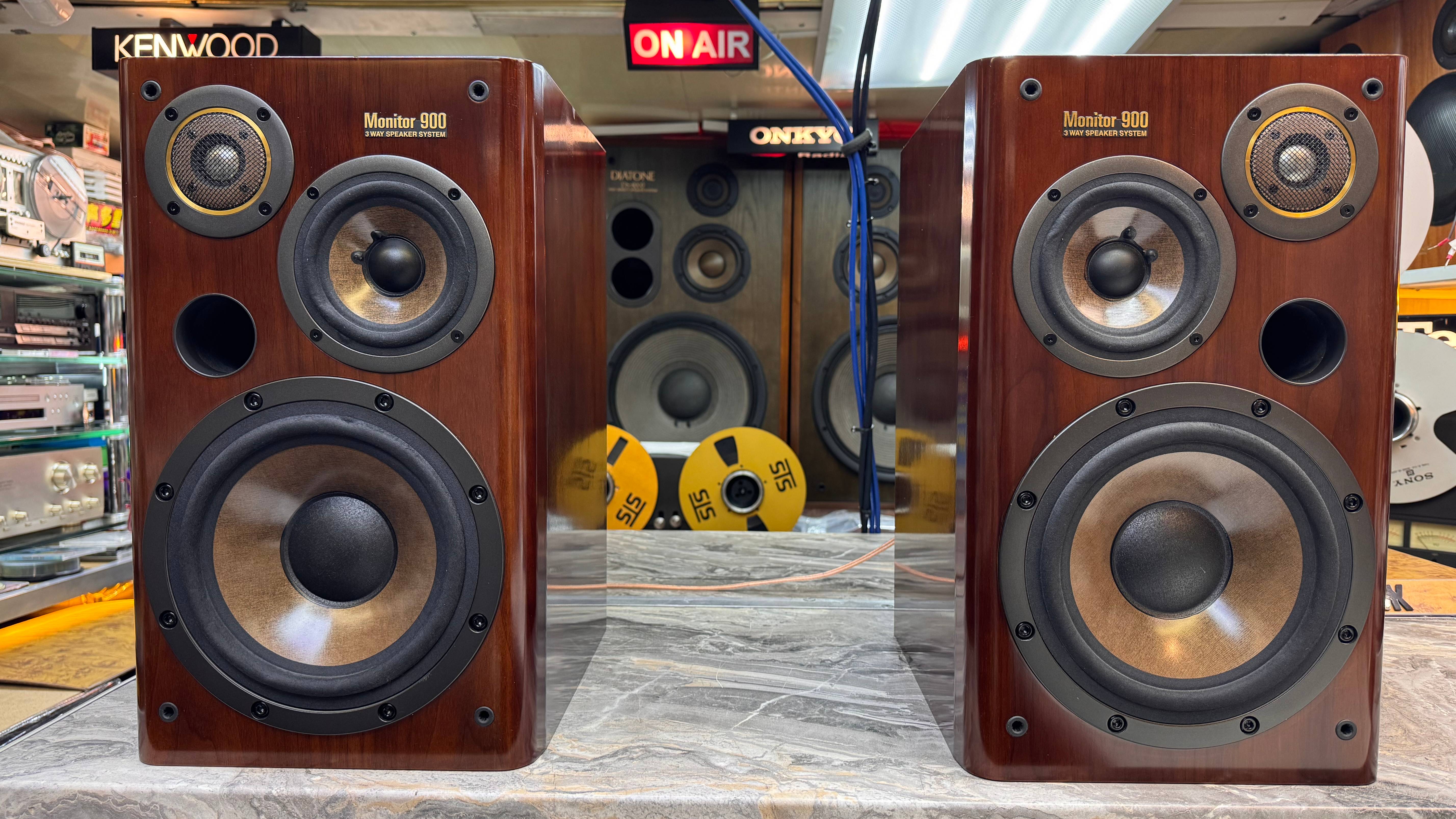 ONKYO Monitor 900
