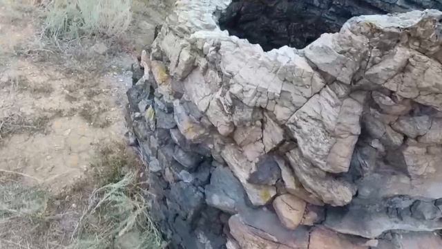 Старинные медеплавильные печи в степи. Оренбургская область.
