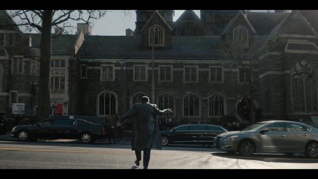 Жизненный момент из сериала "Пингвин"