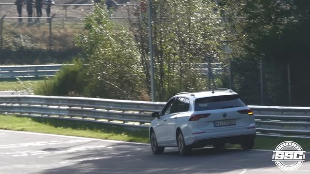 Нюрбургринг АГРЕССИВНЫЕ водители, БЫСТРЫЕ байкеры и основные моменты туристических поездок