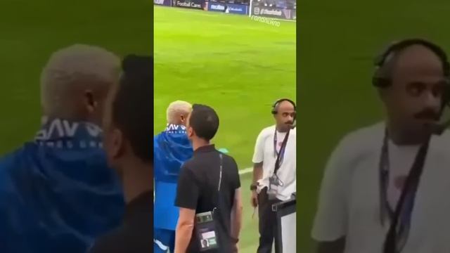 Фанат снял с Неймара кольцо во время рукопожатия! #футбол #football