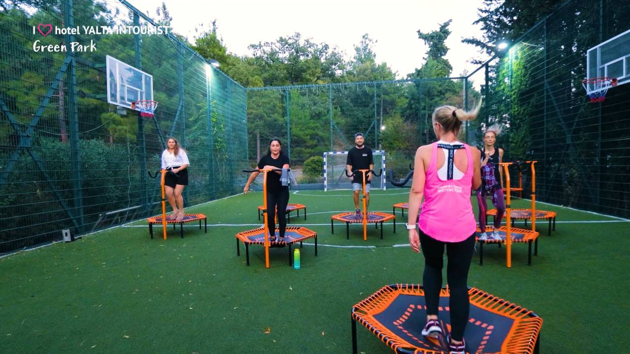 Джампинг с видом на море в отеле «Ялта-Интурист»