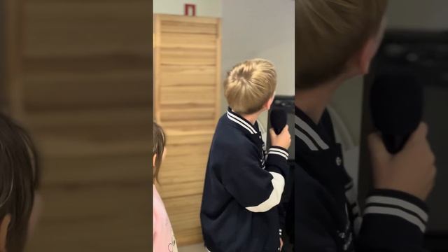 Детки рассказывают стихи из Библии на служении церкви «Новый старт»