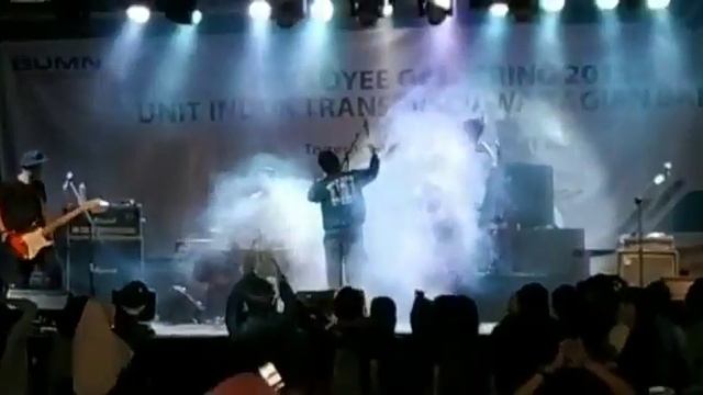 Ya alla semoga  tsunami di baten cepats selesai amin