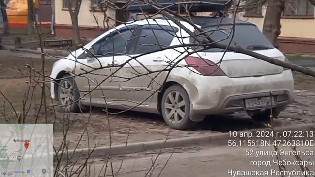 г.Чебоксары, ул.Энгельса д.52. Беспредел водителя гос.номер х245хм43 выламал желтый столбик-трубу.