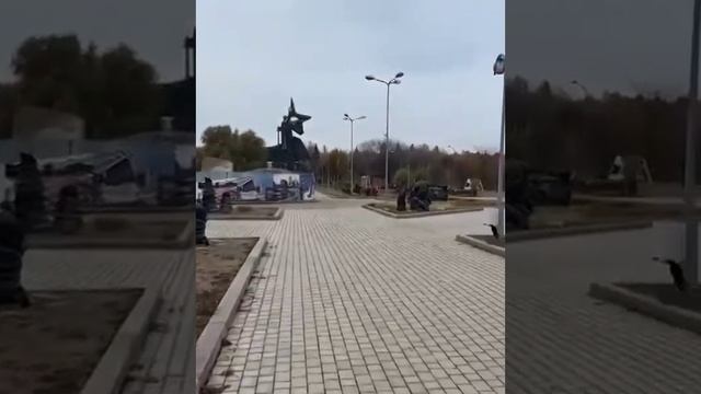 В парке Ленинского комсомола Донецка, продолжается реконструкция.

❤ красота, не иначе! 🙏