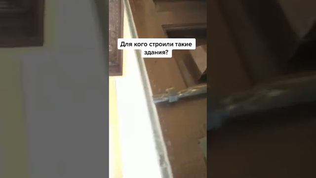 Взгляните на эти постройки. Великаны действительно обитали в нашей ячейке.