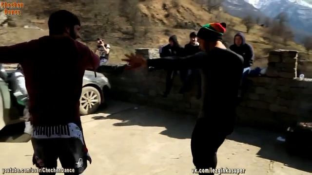 Зубайра Тухугов танцует