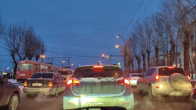 Утренний Екатеринбург из окна авто (Центр - Уралмаш).