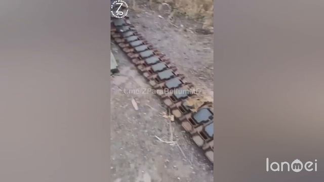 🇷🇺Наши бойцы осматривают уничтоженные вражеские🇺🇦 бронетранспортёры M113 и YPR-765...