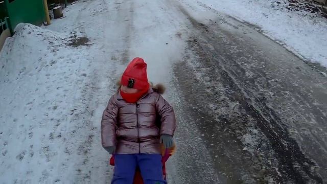 ЖИВЕМ В ДЕРЕВНЕ!!ПО ДЕРЕВНЕ НА САНКАХ С ВНУЧКОЙ!!!Деревенский влог